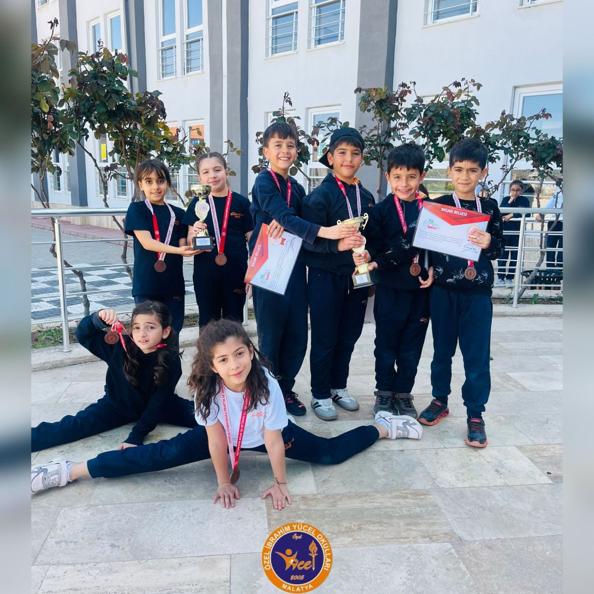 İLKOKULLAR CİMNASTİK TURNUVASINDA MALATYA GENELİNDE KIZLAR TAKIMIMIZ 3. OLURKEN  ERKEKLER TAKIMIMIZ 4. OLDU.