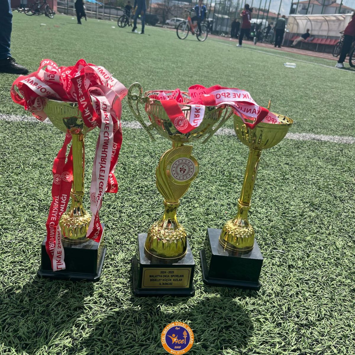 Okullar arası bisiklet turnuvasında küçük kızlar il 2.si, küçük erkekler il 3.sü, minik erkekler il 4.sü olmuştur. 